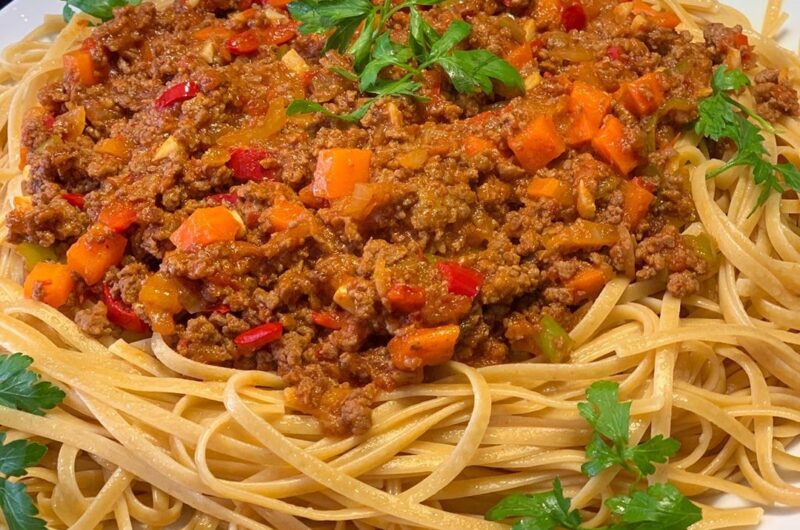 BOLONEZ SOSLU MAKARNA