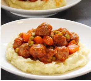 Patates püresi eşliğinde bezelyeli misket köfte